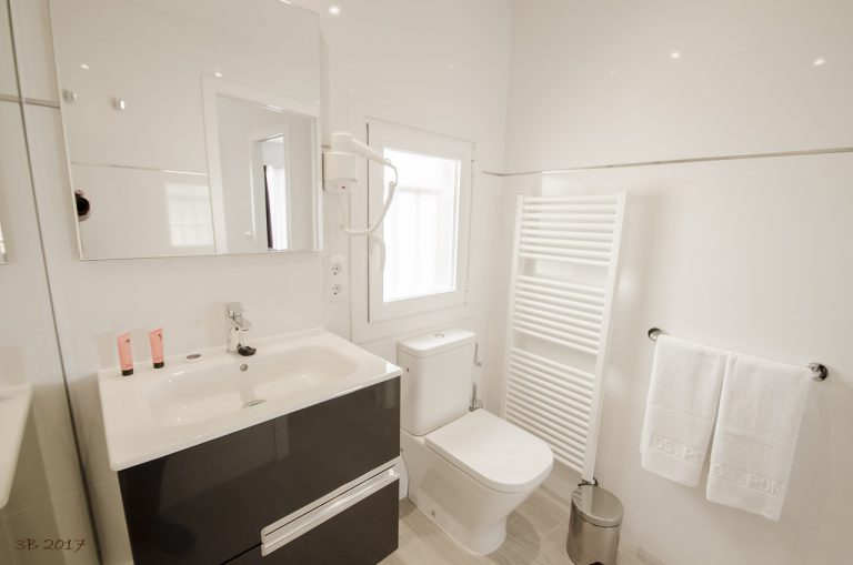bano-con-ducha-apartamentos-ponent-paguera