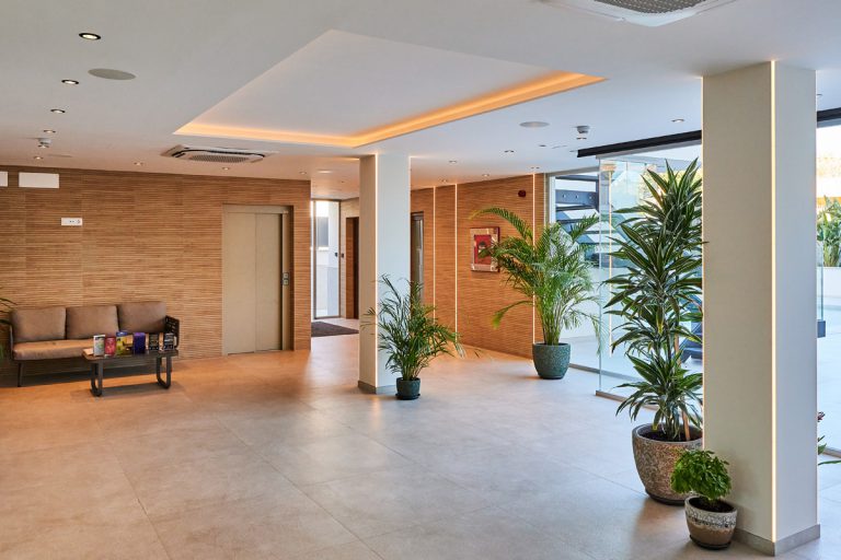 entrada-apartamentos-ponent-paguera