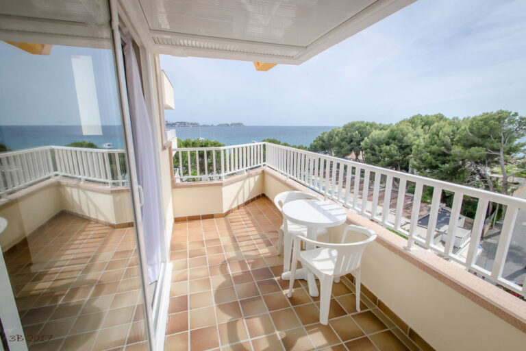 terraza-con-vistas-apartamentos-ponent-paguera